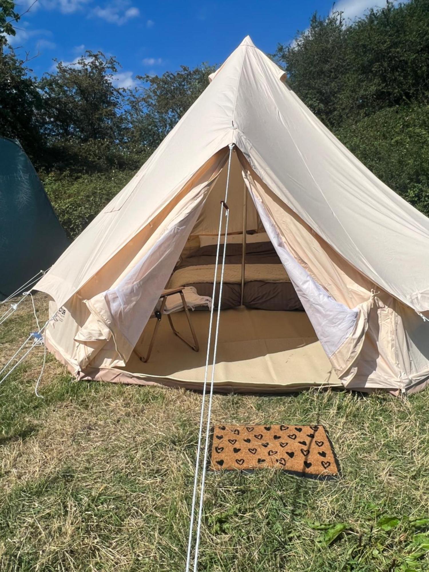 Bell Tent 4m Fossewold Farm Campsite